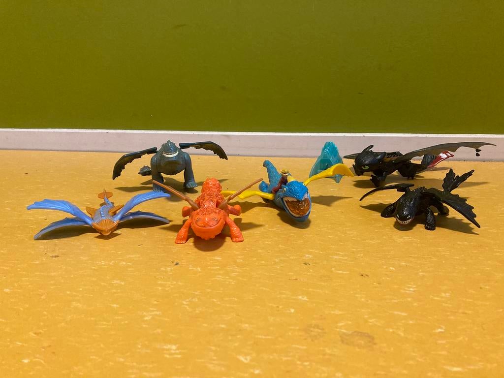 ‘Hoe tem je een draak’ - speelfiguurtjes, Ophalen of Verzenden, Zo goed als nieuw