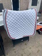 Nieuw!! Nilette wit wedstrijddekje rood wit blauwe bies, Dieren en Toebehoren, Paarden en Pony's | Dekens en Dekjes, Ophalen of Verzenden