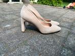 Unisa pump maat 38, Kleding | Dames, Schoenen, Ophalen of Verzenden, Zo goed als nieuw, Beige