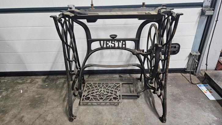 Antiek Vesta Naaimachine Onderstel - Gietijzer, Antiek en Kunst, Antiek | Naaimachines, Ophalen