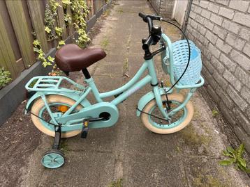 Een nette Meisjesfiets 12 inch. beschikbaar voor biedingen