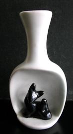 Wit vaasje met hertje. Flora??, Ophalen of Verzenden