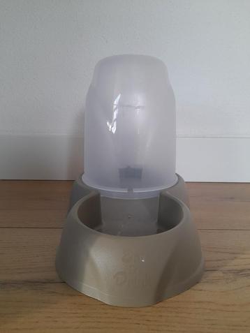 Voer- & waterautomaat kat  beschikbaar voor biedingen