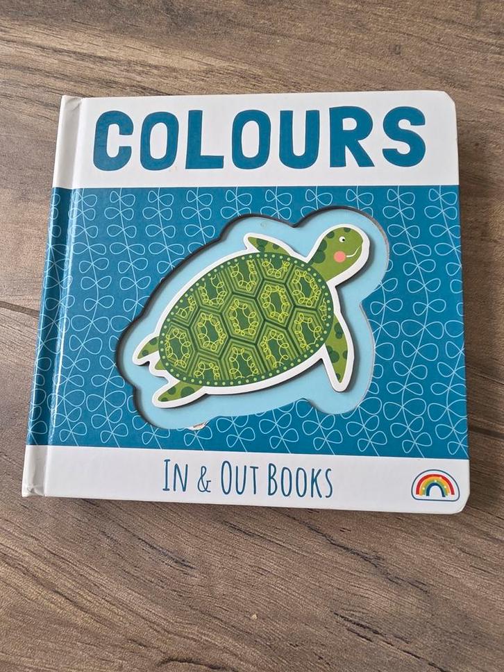 Kleuren Boek - In & Out Books, Boeken, Kinderboeken | Baby's en Peuters, Zo goed als nieuw, 1 tot 2 jaar, Uitklap-, Voel- of Ontdekboek