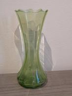 Groen glazen vaasje, Antiek en Kunst, Antiek | Vazen, Ophalen of Verzenden