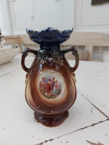 Vaas, oud. Hoogte 19cm. Breed 11cm, diep 30cm.  beschikbaar voor biedingen