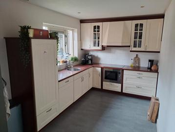 Complete DB Arma keuken met hoekkast en blad beschikbaar voor biedingen
