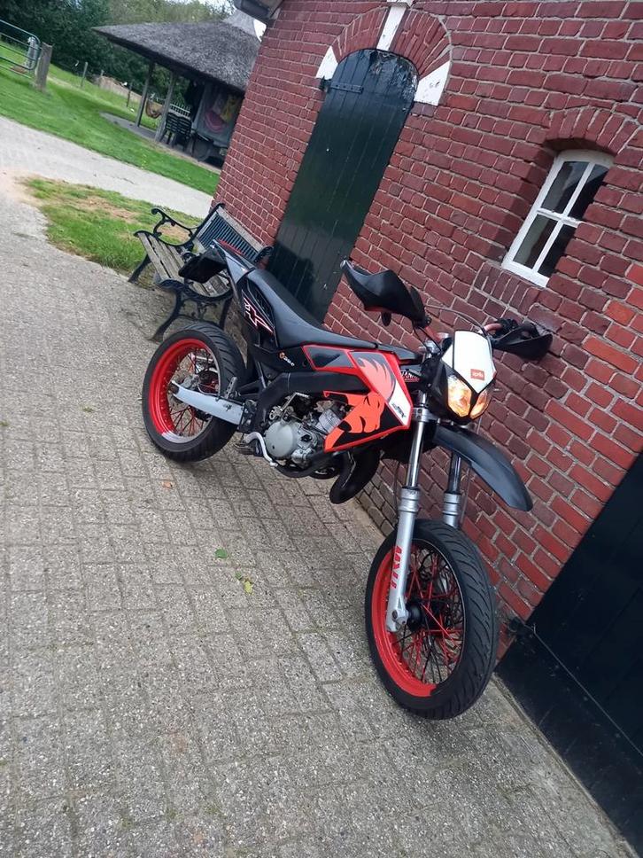 Aprilia sx 2007. 50cc met geel kenteken.  (Derbi), Fietsen en Brommers, Brommers | Derbi, Zo goed als nieuw, Ophalen