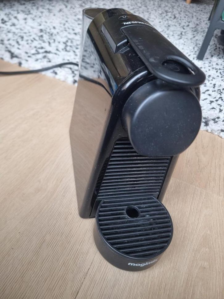 Nespresso Magimix Essenza Mini koffiezetapparaat, Witgoed en Apparatuur, Koffiezetapparaten, Gebruikt, Koffiepads en cups, Espresso apparaat