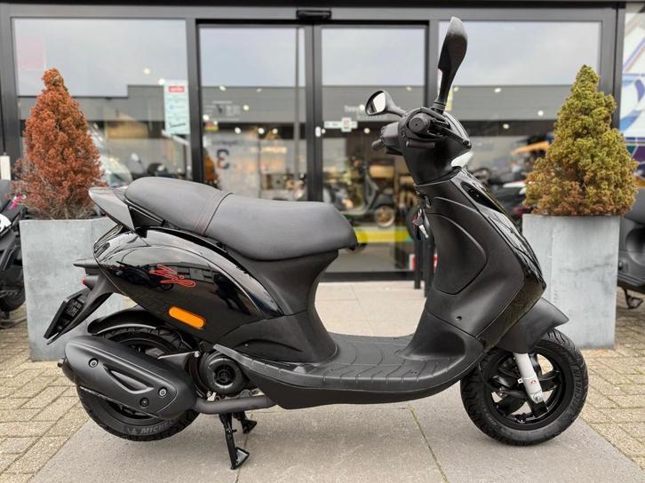 Piaggio Zip SP 45KM E5, Fietsen en Brommers, Scooters | Piaggio, Gebruikt, Zip, Maximaal 45 km/u, Benzine, Ophalen of Verzenden