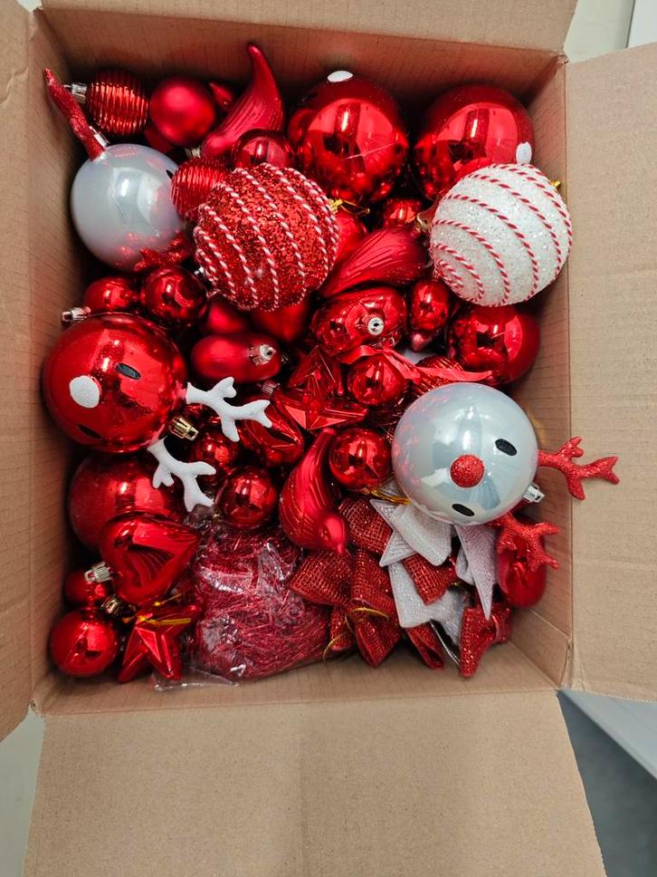 2 dozen onbreekbare Kerstballen div. vorm, rood-zilver-wit, Diversen, Kerst, Zo goed als nieuw, Ophalen of Verzenden