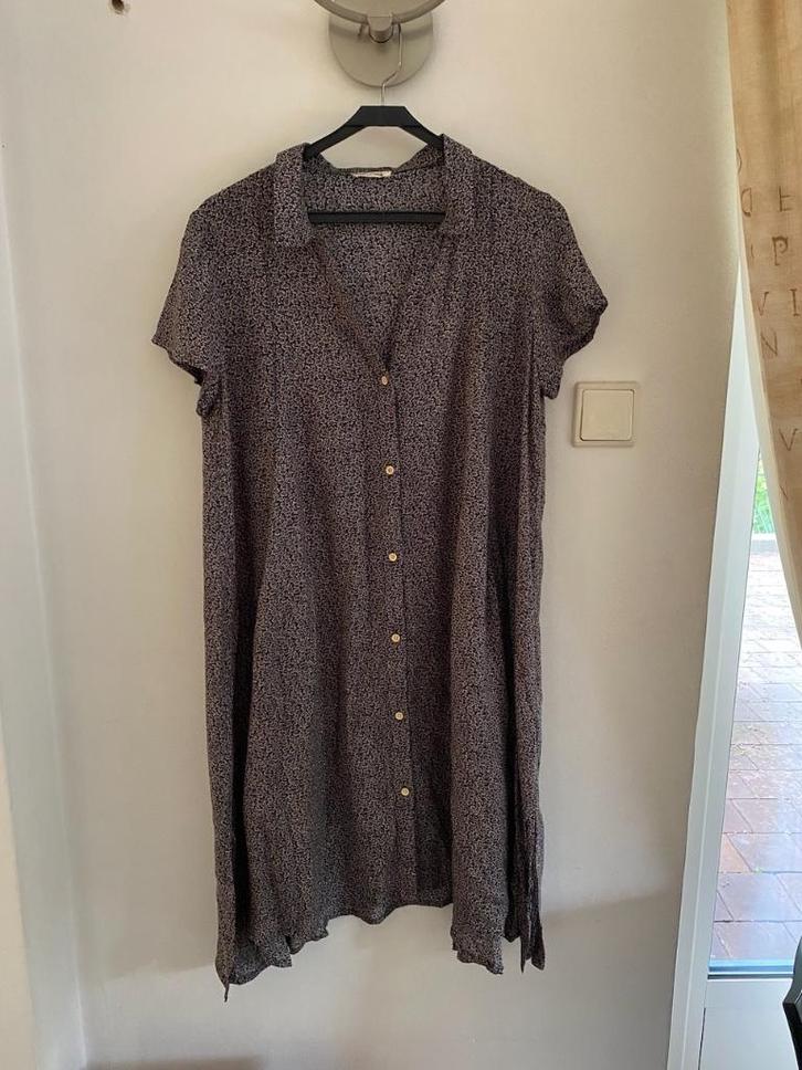 Wijdvallende American Vintage bloemetjes jurk, Kleding | Dames, Jurken, Zo goed als nieuw, Maat 36 (S), Overige kleuren, Knielengte