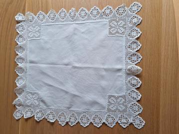 Vintage Linnen Tafelkleedje met Kant - 1950s beschikbaar voor biedingen