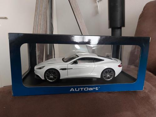 Autoart 1/18 Aston Martin Vanquish, Hobby en Vrije tijd, Modelauto's | 1:18, Zo goed als nieuw, Autoart, Ophalen of Verzenden