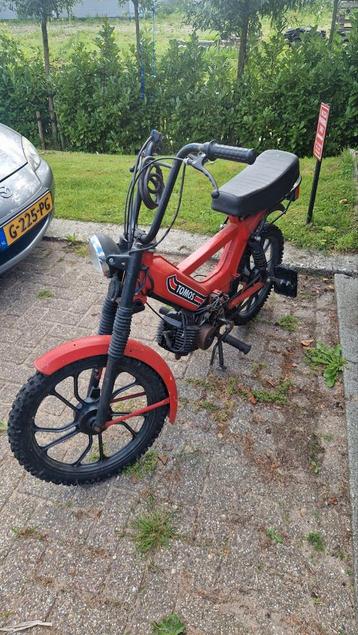 Tomos beschikbaar voor biedingen