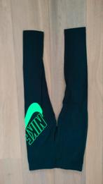 Nike sportlegging maat 146-156, Meisje, Sport- of Zwemkleding, Ophalen of Verzenden, Zo goed als nieuw