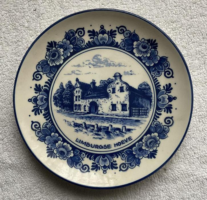 Delfts blauw wandbord Limburgse hoeve., Antiek en Kunst, Antiek | Wandborden en Tegels, Ophalen