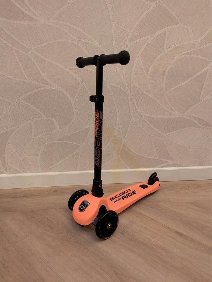 Scoot and Ride highway kick 3 - step 3 wielen Roze, Fietsen en Brommers, Steps, Zo goed als nieuw, Gewone step, Ophalen