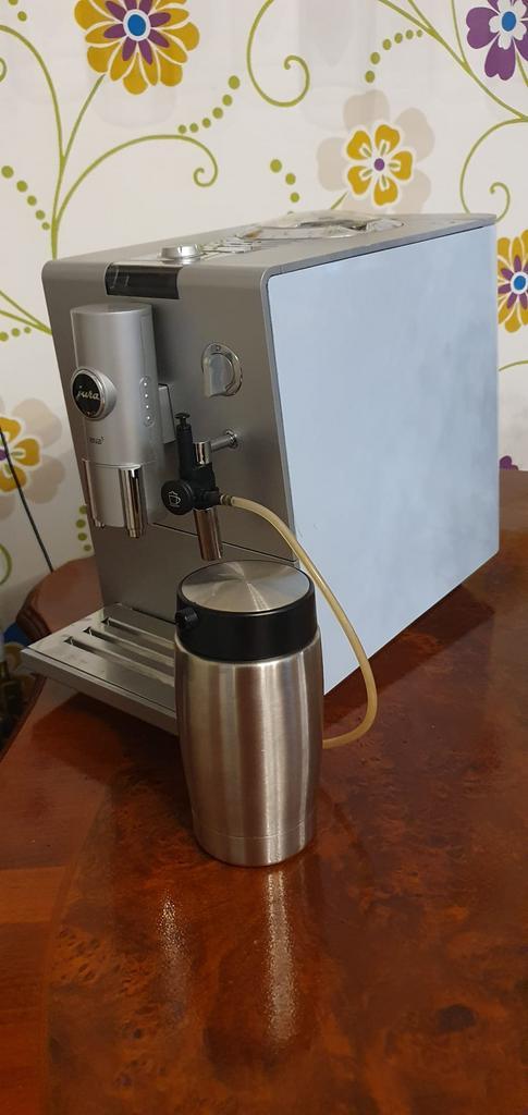 3 verschillende  merk koffiemachines .Jura&Lor& Nescafe& nes, Witgoed en Apparatuur, Koffiezetapparaten, Zo goed als nieuw, Koffiemachine