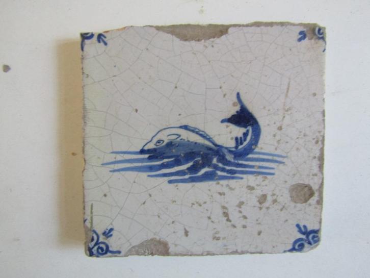 een 17e eeuwse tegel met een vis, Antiek en Kunst, Antiek | Wandborden en Tegels, Ophalen of Verzenden