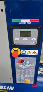 MICHELIN 7,5 PK 300 Liter schroefcompressor met droger, Doe-het-zelf en Verbouw, Compressors, Ophalen, 800 liter/min of meer, Zo goed als nieuw