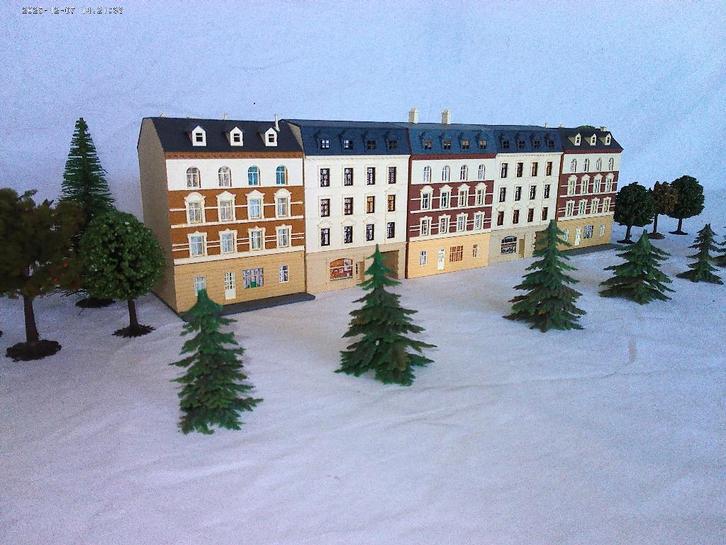 5 Stadshuizen Spoor N (minitrix  fleischmann picolo), Hobby en Vrije tijd, Modeltreinen | N-Spoor, Gebruikt, Wagon, Gelijkstroom