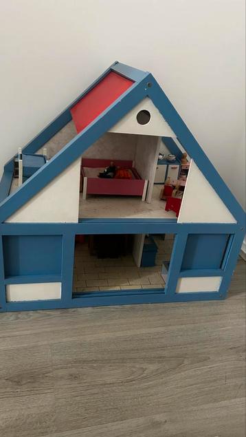 Poppenhuis beschikbaar voor biedingen