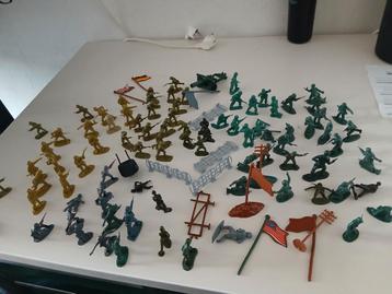 speelgoed soldaatjes van vroeger  beschikbaar voor biedingen
