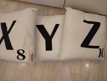 3 Scrabble / Wordfeud sierkussens letters X, Y en Z beschikbaar voor biedingen