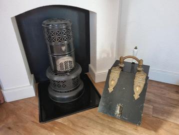 Vintage Petroleumkachel & Kolenkit beschikbaar voor biedingen