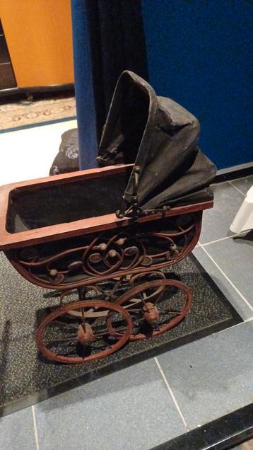 Poppen kinderwagen  beschikbaar voor biedingen