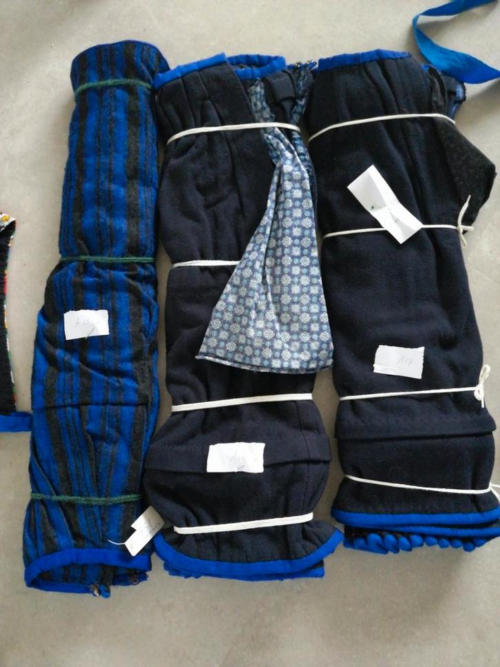 Wollen kinderrokken Staphorster Klederdracht- per stuk, Antiek en Kunst, Antiek | Kleding en Accessoires, Ophalen of Verzenden