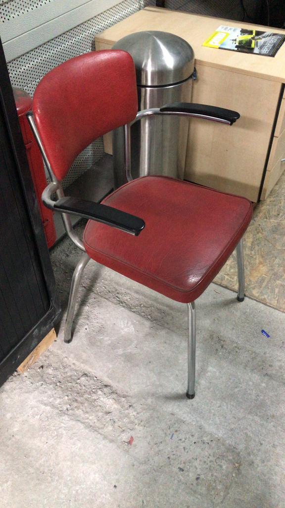 10 stapelbare gispen buisframe stoelen met armleuning, Huis en Inrichting, Stoelen, Gebruikt, Vijf, Zes of meer stoelen, Overige materialen