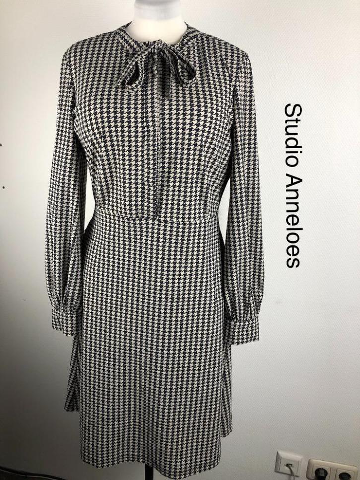 Studio Anneloes Jurk  (mt: 42)018,4/8682, Kleding | Dames, Jurken, Zo goed als nieuw, Maat 42/44 (L), Zwart, Onder de knie, Ophalen of Verzenden