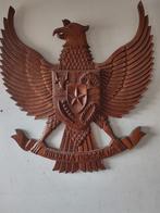 Bijzonder Indonesisch wapen, houtsnijwerk, Ophalen