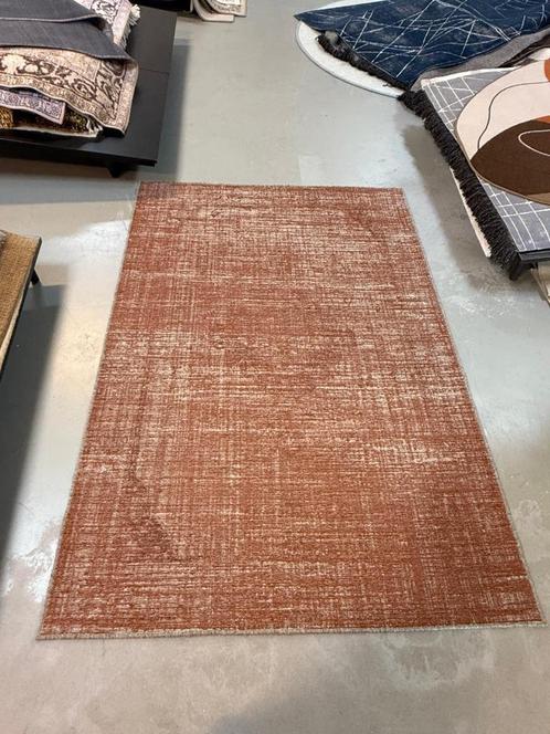 polyester vloerkleed oranje 160x230, Huis en Inrichting, Stoffering | Tapijten en Kleden, Zo goed als nieuw, 150 tot 200 cm, 200 cm of meer