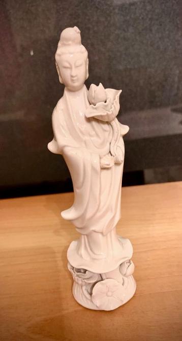 Guan Yin in blanc de chine beschikbaar voor biedingen