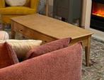 stevige en massief houten salontafel met lades