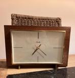 Een stijlvolle Mauthe buffetklok uit de '60q met slagwerk, Antiek en Kunst, Ophalen of Verzenden