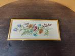 Geborduurd kunstwerk - Bloemen in gouden lijst, Hobby en Vrije tijd, Borduren en Borduurmachines, ., Overige typen, Ophalen of Verzenden