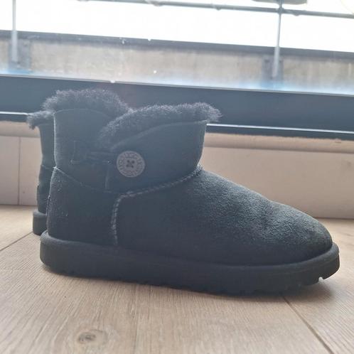 UGG Australian Bailey button Mini Boots black maat 34, Kleding | Dames, Schoenen, Gedragen, Lage of Enkellaarzen, Zwart, Ophalen of Verzenden