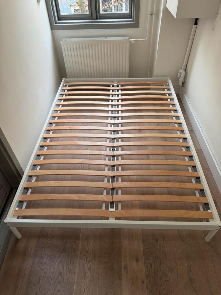 IKEA VEVELSTAD bed – 140x200, Huis en Inrichting, Slaapkamer | Bedden, Zo goed als nieuw, Ophalen