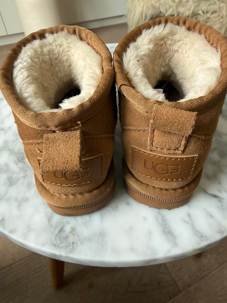 Uggs snowboot kind maat 25 bruin en zwart., Kinderen en Baby's, Kinderkleding | Schoenen en Sokken, Jongen of Meisje, Ophalen of Verzenden