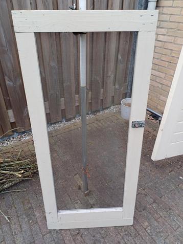 Hor voor raam (117x52,8x2cm) beschikbaar voor biedingen