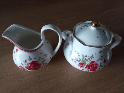 ROOM SEVEN roomstel; roomkannetje + suikerpot, ZGAN, NU €10, Huis en Inrichting, Keuken | Servies, Zo goed als nieuw, Overige typen