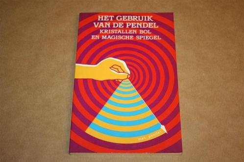 Het gebruik van de pendel, kristallen bol en magische spiege, Boeken, Esoterie en Spiritualiteit, Gelezen, Ophalen of Verzenden
