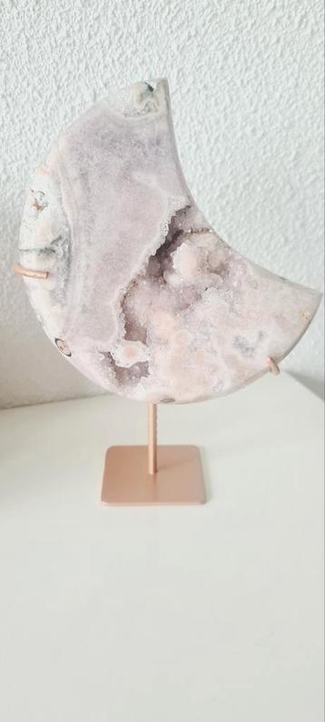 Roze Amethist Maan beschikbaar voor biedingen