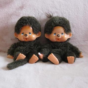2 Vintage Monchhichi baby's met speen, by Sekiguchi, Japan. beschikbaar voor biedingen