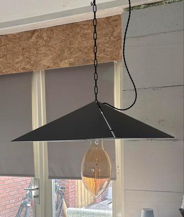 Moderne vierkante hanglamp beschikbaar voor biedingen