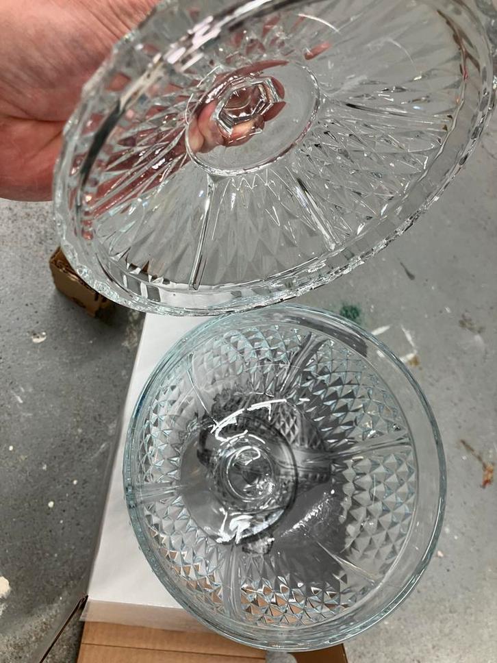 Kristallen Bonbondoos - Nieuw in doos, Huis en Inrichting, Woonaccessoires | Schalen en Manden, Nieuw, Schaal, Rond, Glas, Ophalen of Verzenden